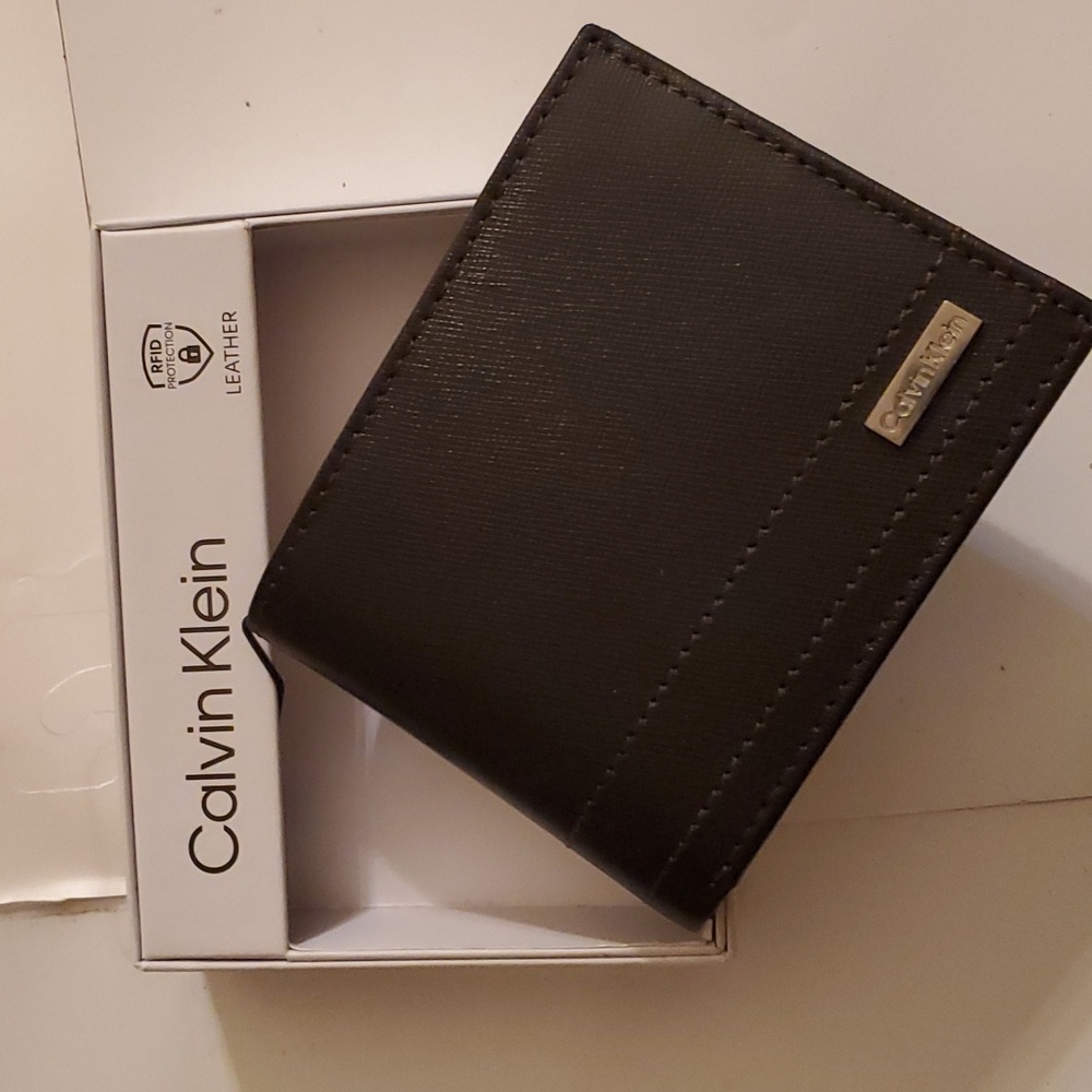 New Calvin Klein Mens brown leather wallet